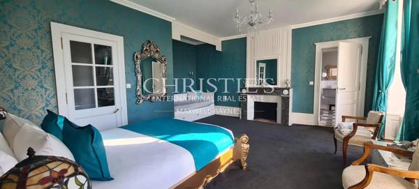 Magnifique château de campagne datant de 1740, situé à quinze minutes de Limoges, offert par Napoléon III, décoré avec raffinement.