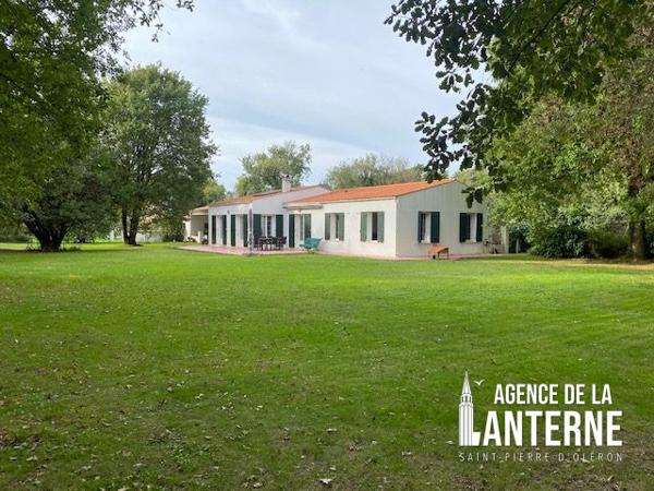 MAISON de PLAIN-PIED DE 145 m²  - TERRAIN de 9887 m²