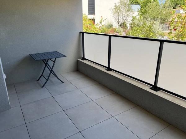 Appartement à louer 1 040 € CC Marseillan 3 p 61 m² DPE B