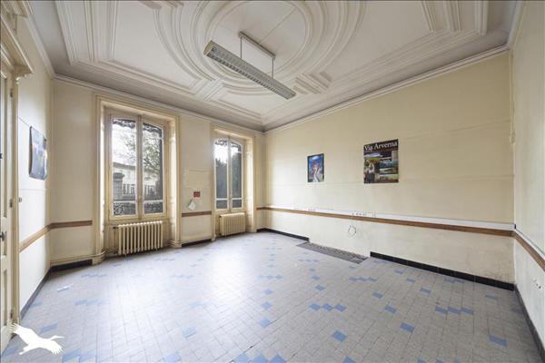 Immeuble à vendre |  Maurs |  800 m²