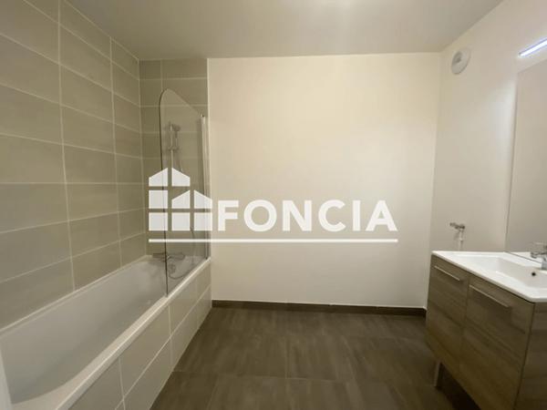 Location Appartement 3 pièces 70 m² - 10 RUE VICTOR HUGO Boves 80440