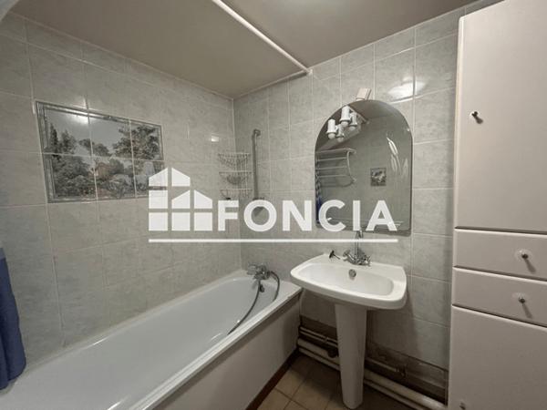 Location Appartement 3 pièces 70.5 m² - 12 PLACE DES TUILEAUX Meylan 38240