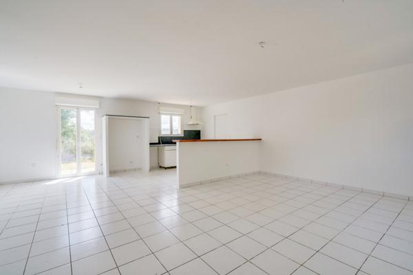 Plassac (33390) Maison 4 pièces de 90m2 habitables avec garage attenant sur parcelle de 755m2