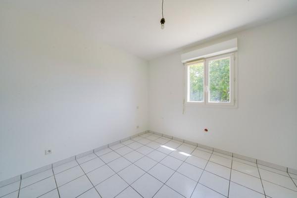 Plassac (33390) Maison 4 pièces de 90m2 habitables avec garage attenant sur parcelle de 755m2