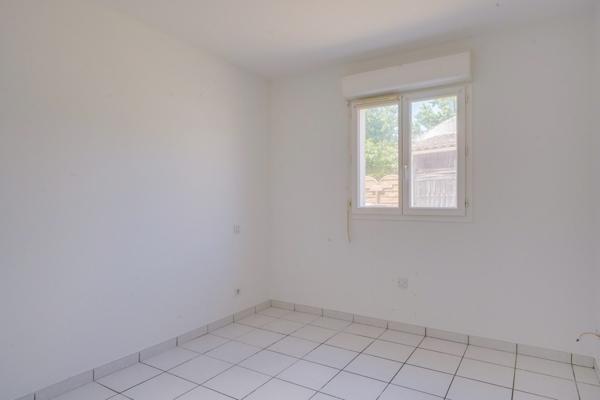 Plassac (33390) Maison 4 pièces de 90m2 habitables avec garage attenant sur parcelle de 755m2