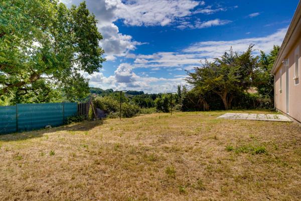 Plassac (33390) Maison 4 pièces de 90m2 habitables avec garage attenant sur parcelle de 755m2