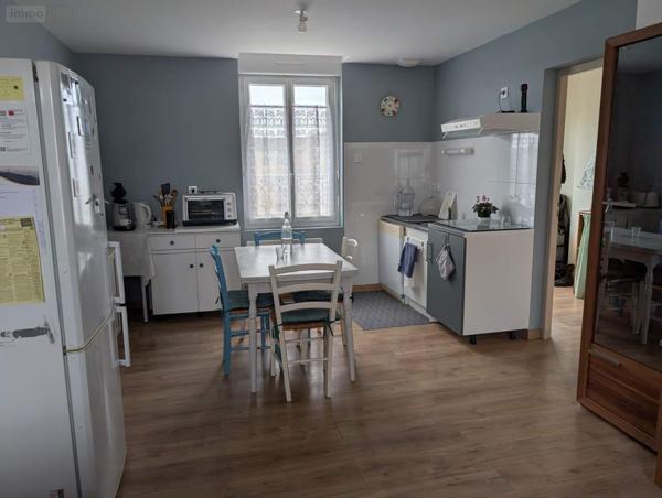 Maison à louer à Bessé-sur-Braye dans la Sarthe (72310), ref : 101/1958