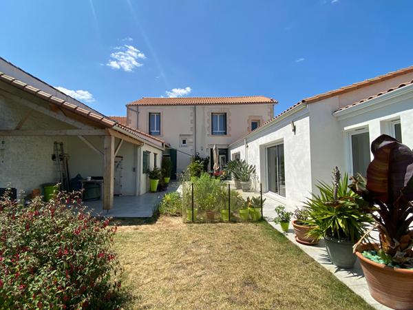 Maison Saujon 8 pièce(s) 230 m2 Saujon