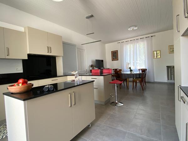 Maison Saujon 8 pièce(s) 230 m2 Saujon