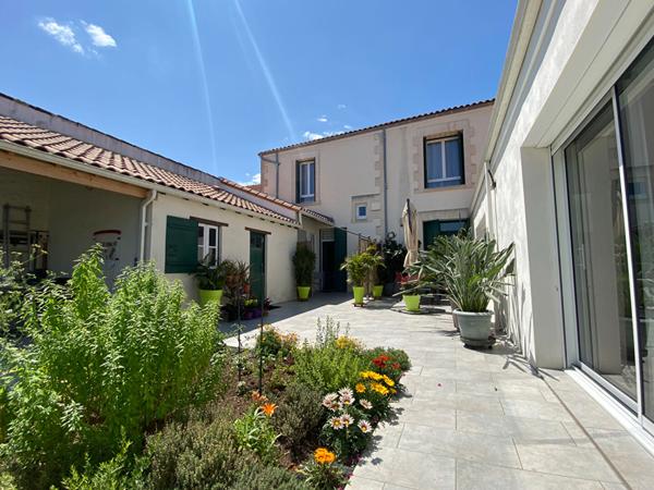 Maison Saujon 8 pièce(s) 230 m2 Saujon