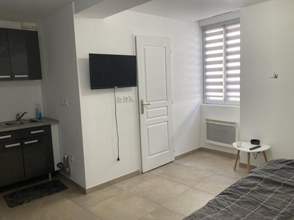 A LAGNIEU, en Centre-Ville, IMMEUBLE de 2 appartements T3 duplex et studio avec 1 place de stationnement Lagnieu (01150)