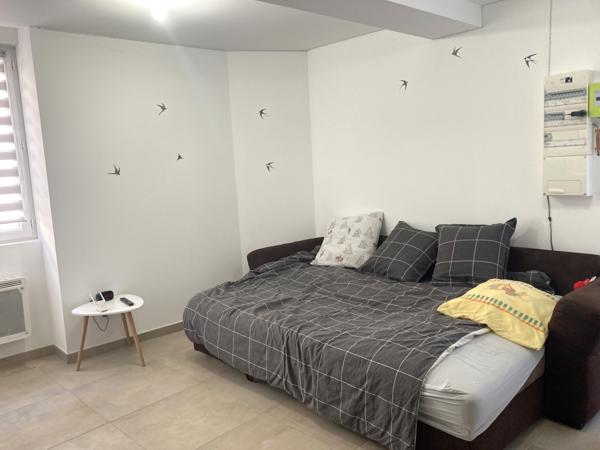 A LAGNIEU, en Centre-Ville, IMMEUBLE de 2 appartements T3 duplex et studio avec 1 place de stationnement Lagnieu (01150)