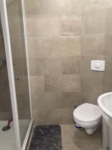 A LAGNIEU, en Centre-Ville, IMMEUBLE de 2 appartements T3 duplex et studio avec 1 place de stationnement Lagnieu (01150)