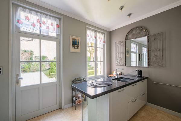 Appartement dans un hôtel particulier du 19ème avec son jardin privatif et son orangerie