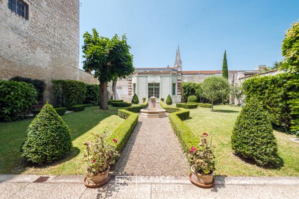Appartement dans un hôtel particulier du 19ème avec son jardin privatif et son orangerie