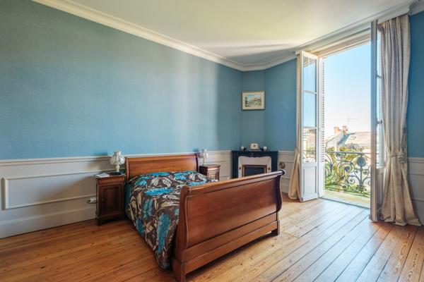 Appartement dans un hôtel particulier du 19ème avec son jardin privatif et son orangerie