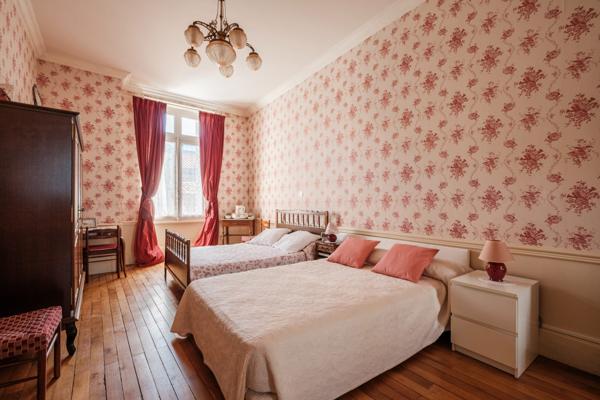 Appartement dans un hôtel particulier du 19ème avec son jardin privatif et son orangerie