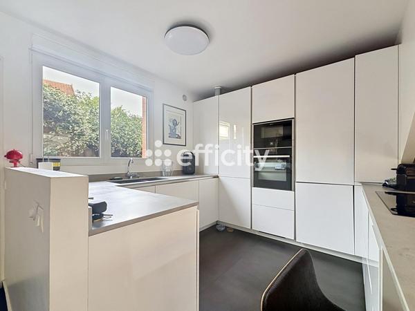 Maison
         6 pièces
        - 152 m² Bien prestige 1 198 000 € *