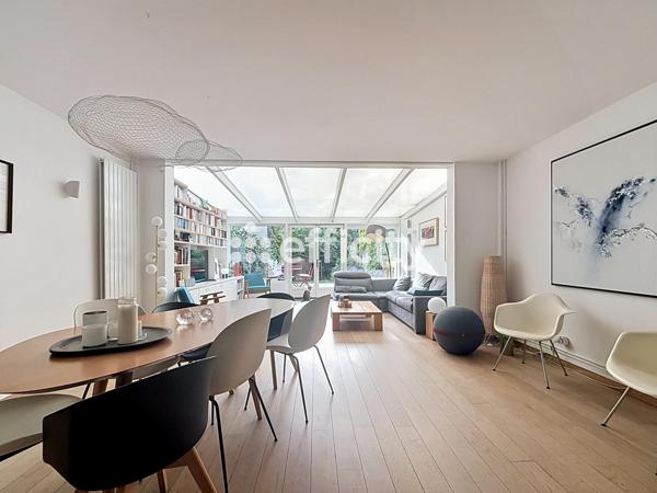 Maison
         6 pièces
        - 152 m² Bien prestige 1 198 000 € *