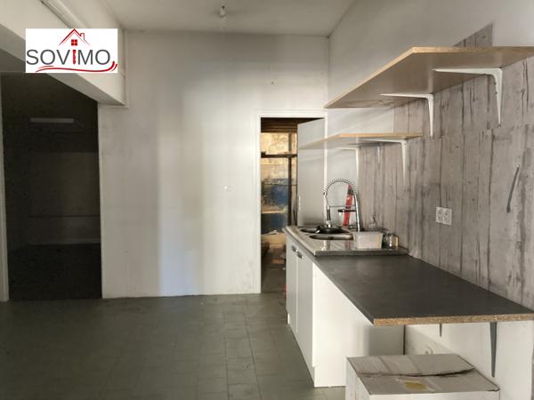 AU COEUR DE LA VILLE, IMMEUBLE À USAGE COMMERCIAL ET HABITATION