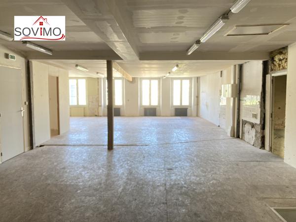 AU COEUR DE LA VILLE, IMMEUBLE À USAGE COMMERCIAL ET HABITATION