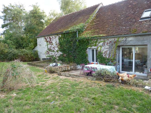 Maison en pierre quartier calme Prémery 3 Chambres avec grand terrain commerces écoles