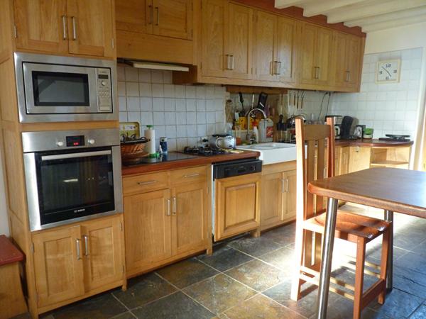 Maison en pierre quartier calme Prémery 3 Chambres avec grand terrain commerces écoles