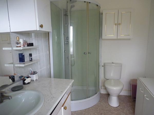 Maison en pierre quartier calme Prémery 3 Chambres avec grand terrain commerces écoles