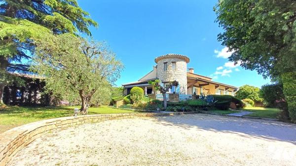 Villa avec jardin et piscine proche du centre d'Uzès