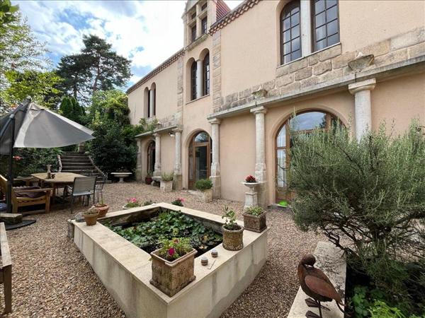 Maison à vendre |  Confolens |  14 pièces | 340 m²