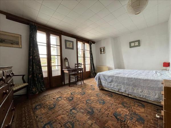 Maison à vendre |  Confolens |  14 pièces | 340 m²