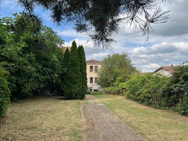 Maison à vendre |  Confolens |  14 pièces | 340 m²