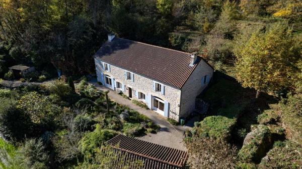 Maison ancienne - Puy l'eveque À vendre – Superbe maison en pierre de 5 chambres avec grand terrain boisé – Puy-l’Évêque (46)