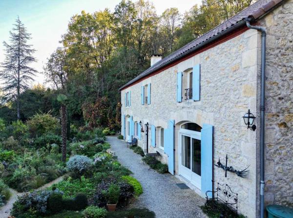 Maison ancienne - Puy l'eveque À vendre – Superbe maison en pierre de 5 chambres avec grand terrain boisé – Puy-l’Évêque (46)