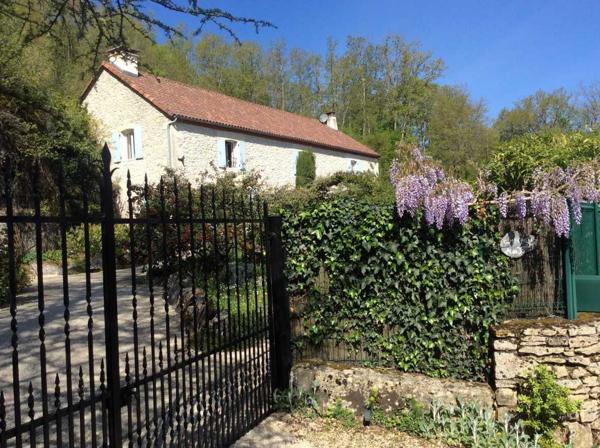 Maison ancienne - Puy l'eveque À vendre – Superbe maison en pierre de 5 chambres avec grand terrain boisé – Puy-l’Évêque (46)