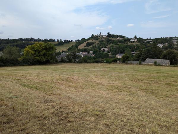 Grand terrain d'environ 2027 m² avec très belle vue sur Gages