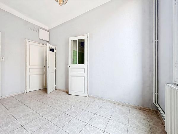 Vente appartement T6  - 99 m² - Rue de la Loubière 13005