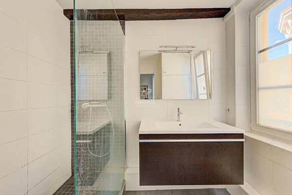 Appartement 3 pièces à vendre au centre-ville de Saint-Germain-en-Laye 470 000 € **  - Référence  18738