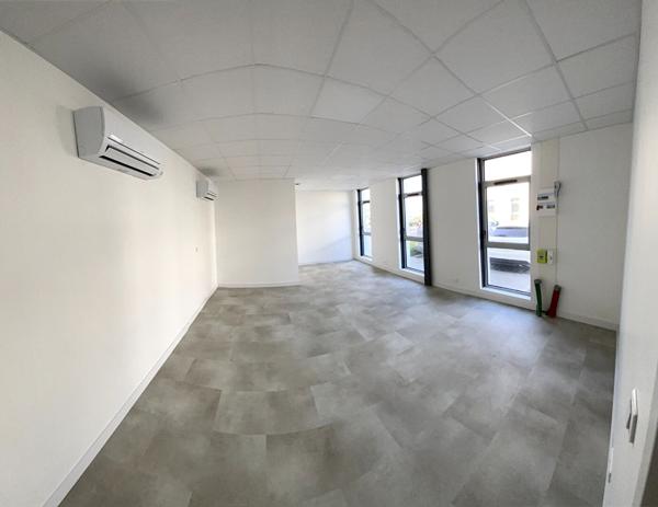 A LOUER : TRES BEAU LOCAL D'ACTIVITÉ NEUF 180 m² - PA de RAGON