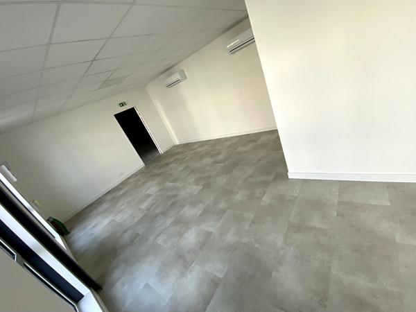 A LOUER : TRES BEAU LOCAL D'ACTIVITÉ NEUF 180 m² - PA de RAGON