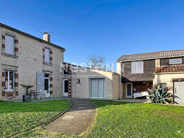 Maison en pierre pleine de charme à POUILLE, 3 chambres, dépendances
