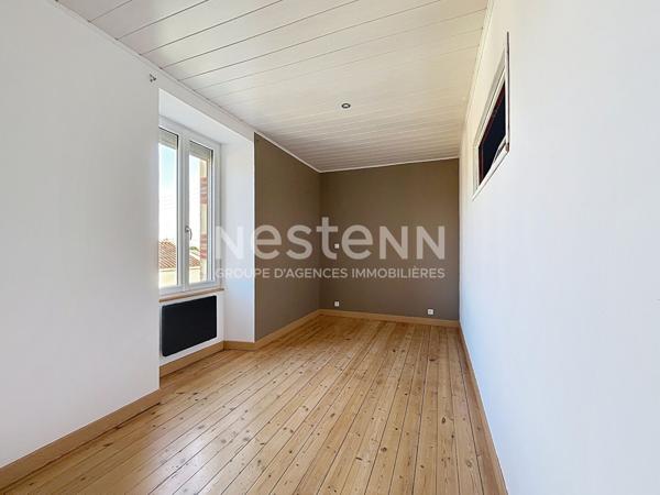 Maison en pierre pleine de charme à POUILLE, 3 chambres, dépendances