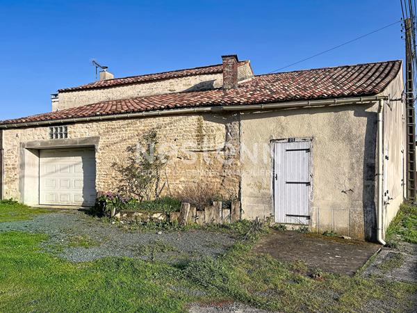 Maison en pierre pleine de charme à POUILLE, 3 chambres, dépendances