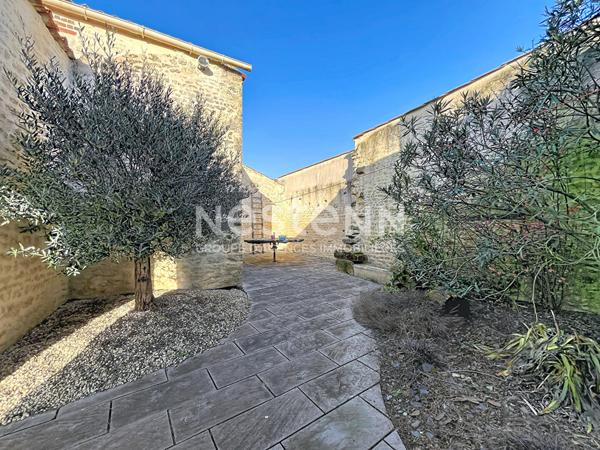 Maison en pierre pleine de charme à POUILLE, 3 chambres, dépendances