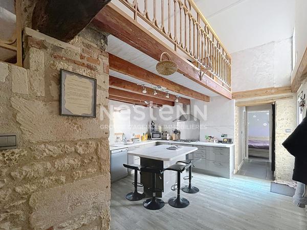 Maison en pierre pleine de charme à POUILLE, 3 chambres, dépendances