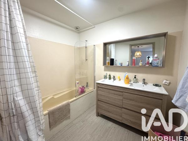 Location maison 4 pièces 114 m² Saint-Jean-de-Sauves