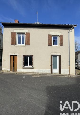 Location maison 4 pièces 114 m² Saint-Jean-de-Sauves