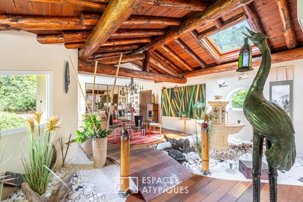 Maison de plain-pied avec jardin arboré et piscine au coeur de Limonest