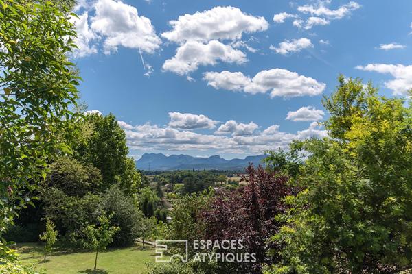 Maison de famille construite autour d’une chapelle désacralisée avec vue d’exception
