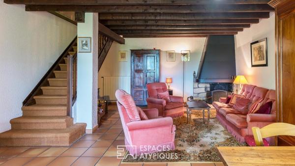 Maison de famille construite autour d’une chapelle désacralisée avec vue d’exception